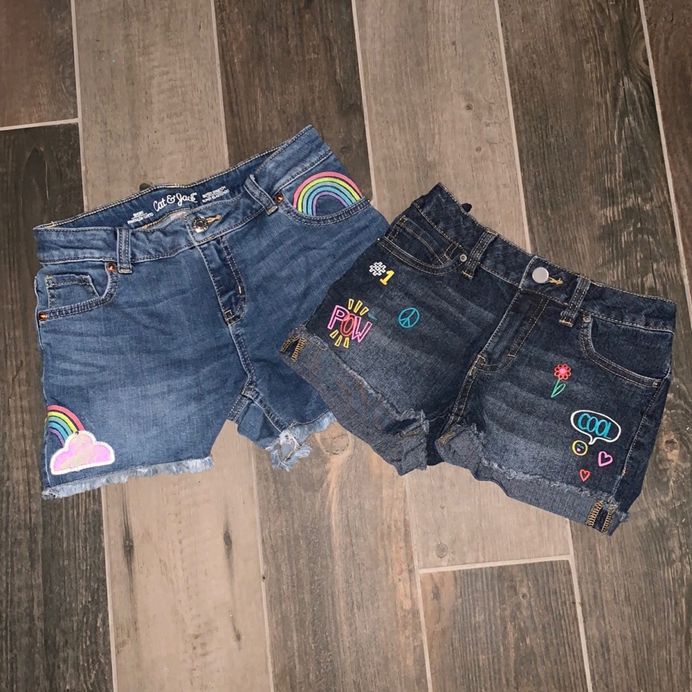 Patterned shorts.